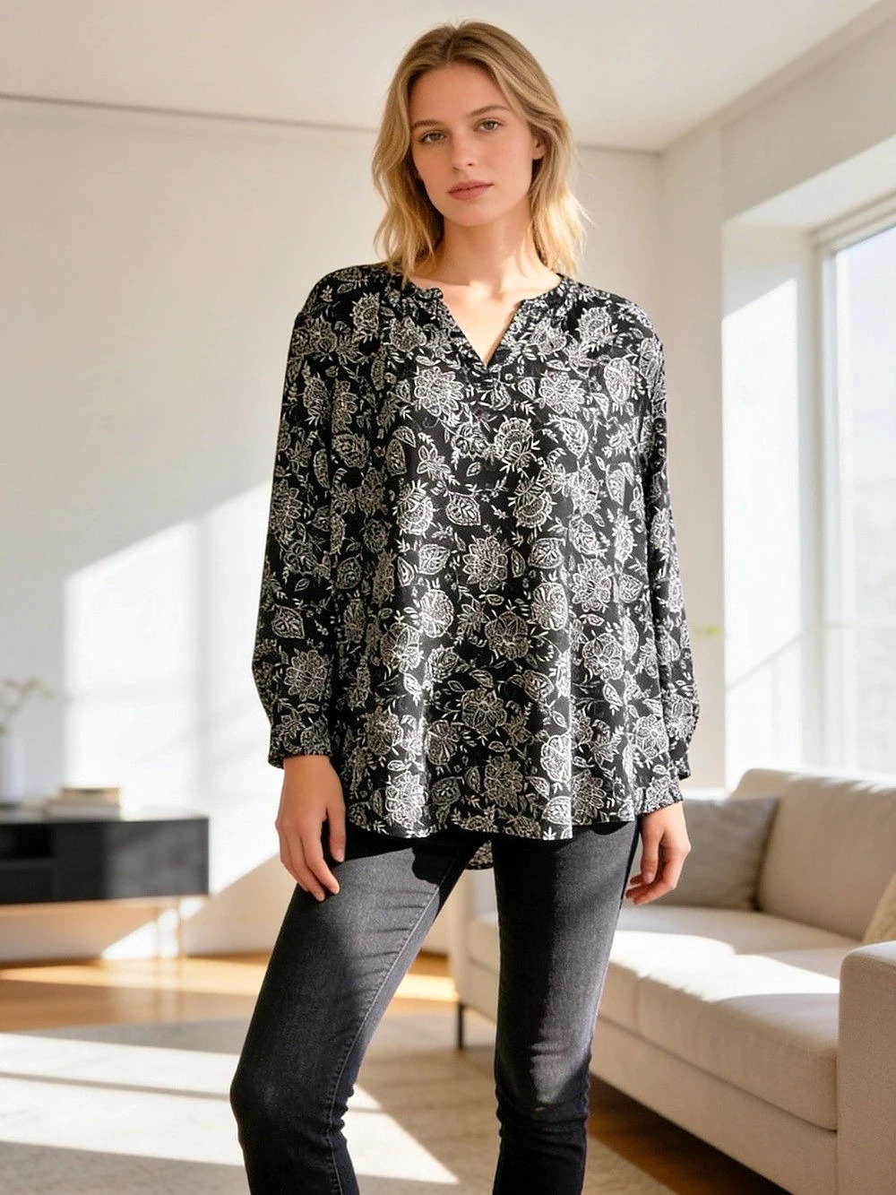 Liz Claiborne XL Black White Floral V Neck Flowy Blouse